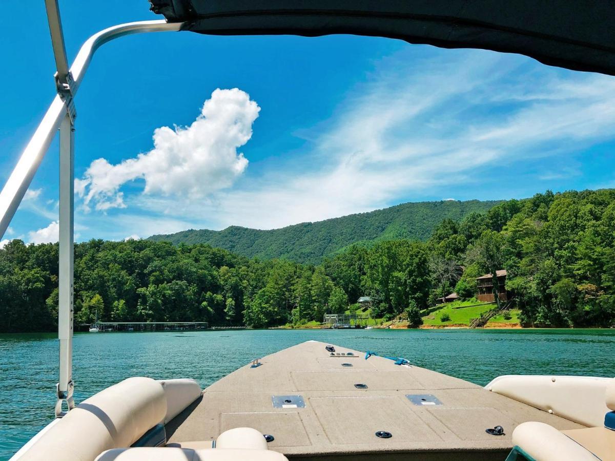 Tree Top Lodge: Lakeside Cabin Retreat with Hot Tub and Mountain Views Butler Exterior photo