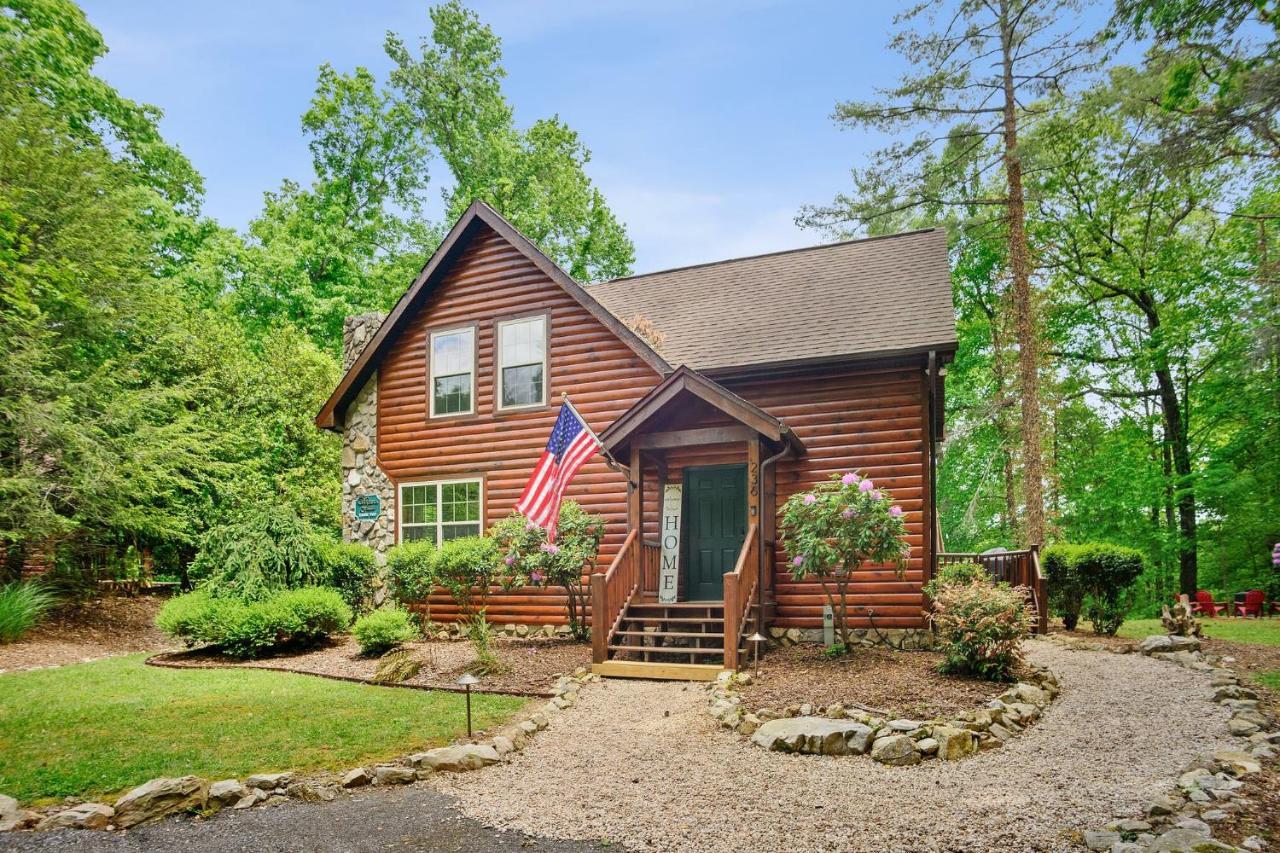 Tree Top Lodge: Lakeside Cabin Retreat with Hot Tub and Mountain Views Butler Exterior photo