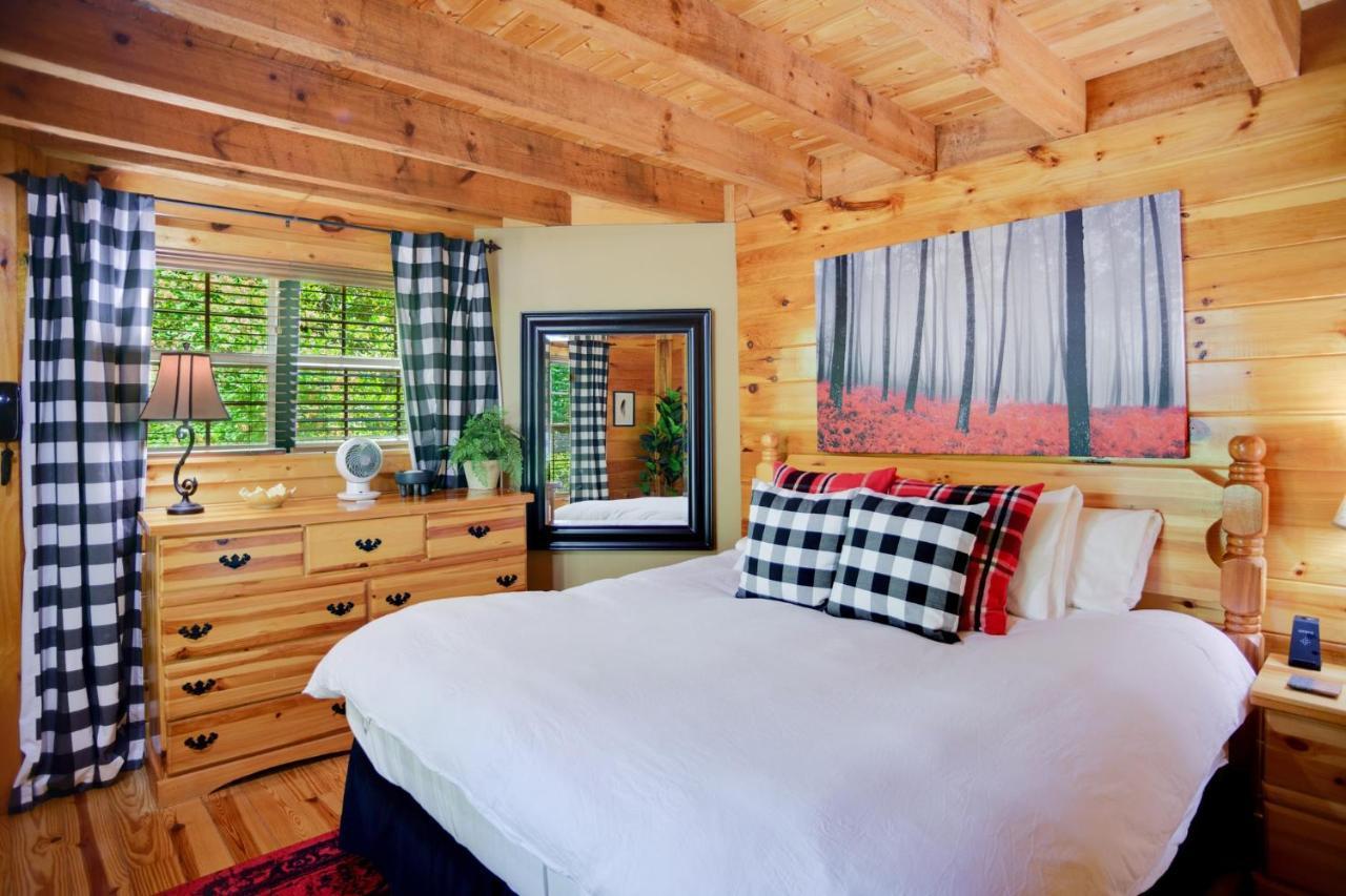 Tree Top Lodge: Lakeside Cabin Retreat with Hot Tub and Mountain Views Butler Exterior photo