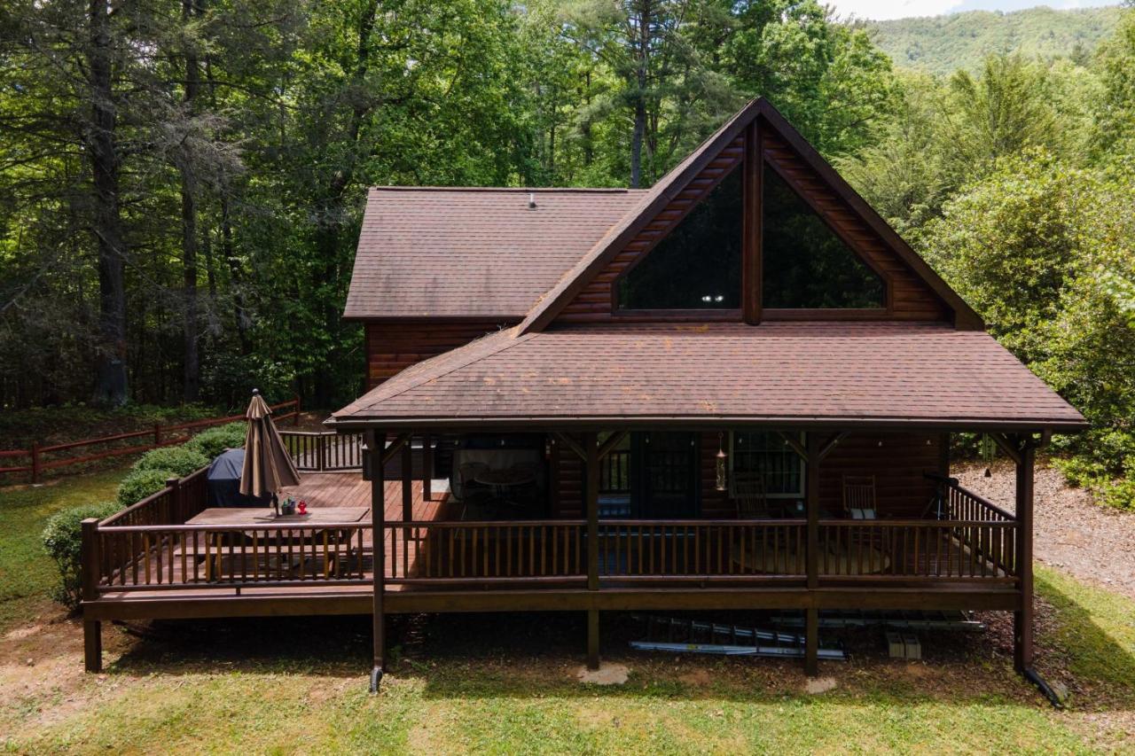 Tree Top Lodge: Lakeside Cabin Retreat with Hot Tub and Mountain Views Butler Exterior photo