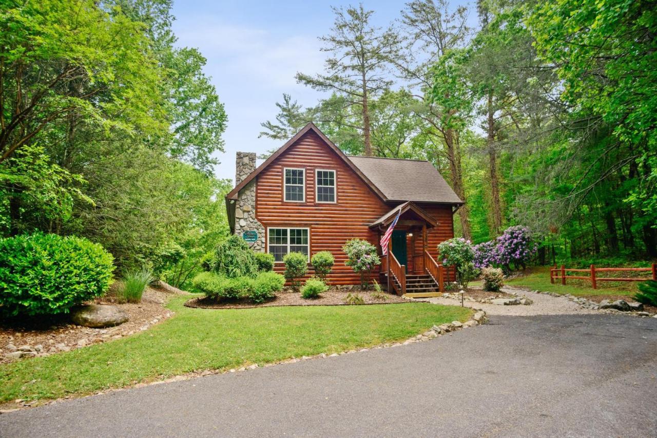 Tree Top Lodge: Lakeside Cabin Retreat with Hot Tub and Mountain Views Butler Exterior photo