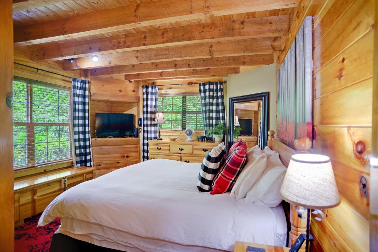 Tree Top Lodge: Lakeside Cabin Retreat with Hot Tub and Mountain Views Butler Exterior photo