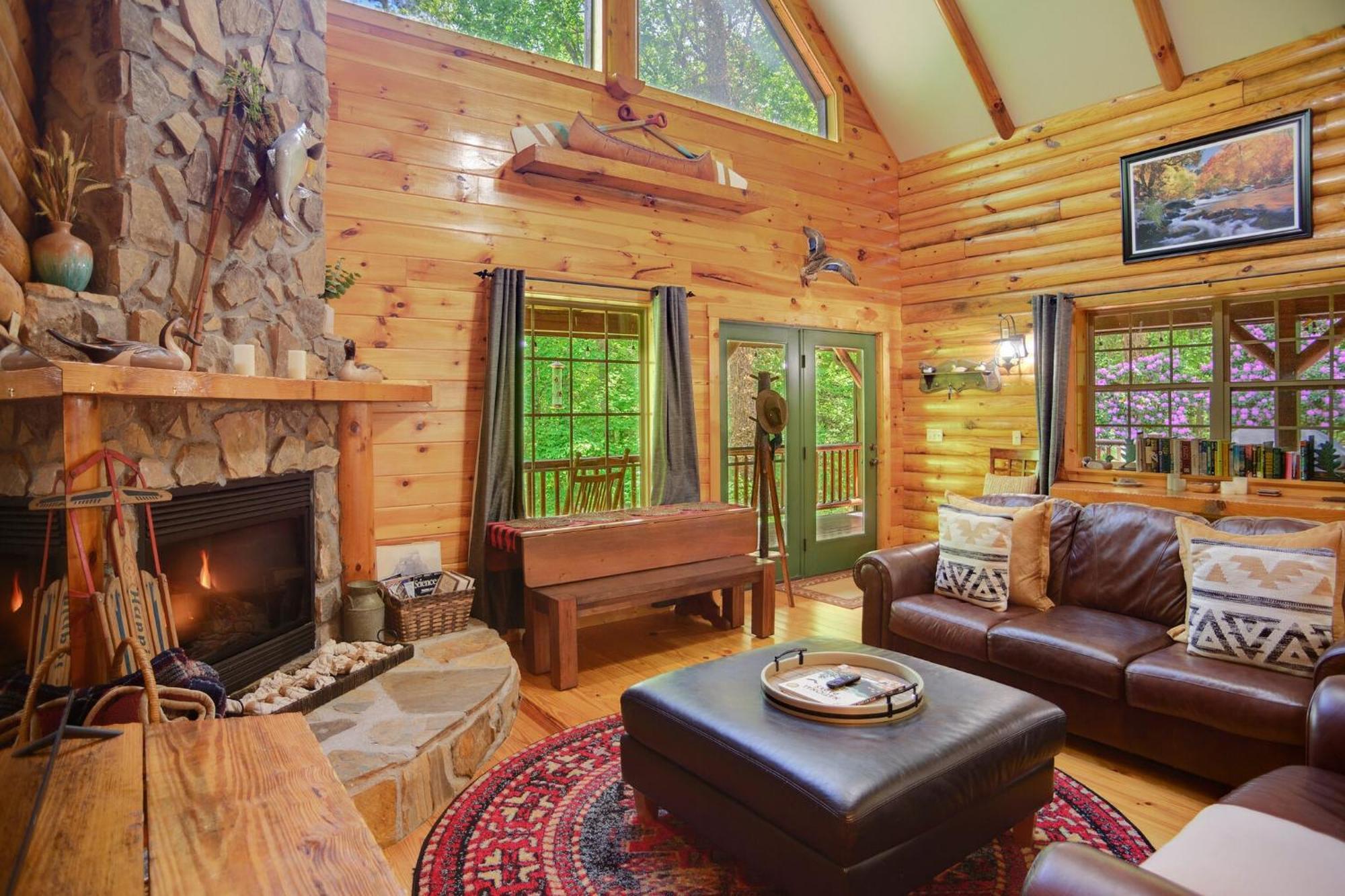 Tree Top Lodge: Lakeside Cabin Retreat with Hot Tub and Mountain Views Butler Exterior photo