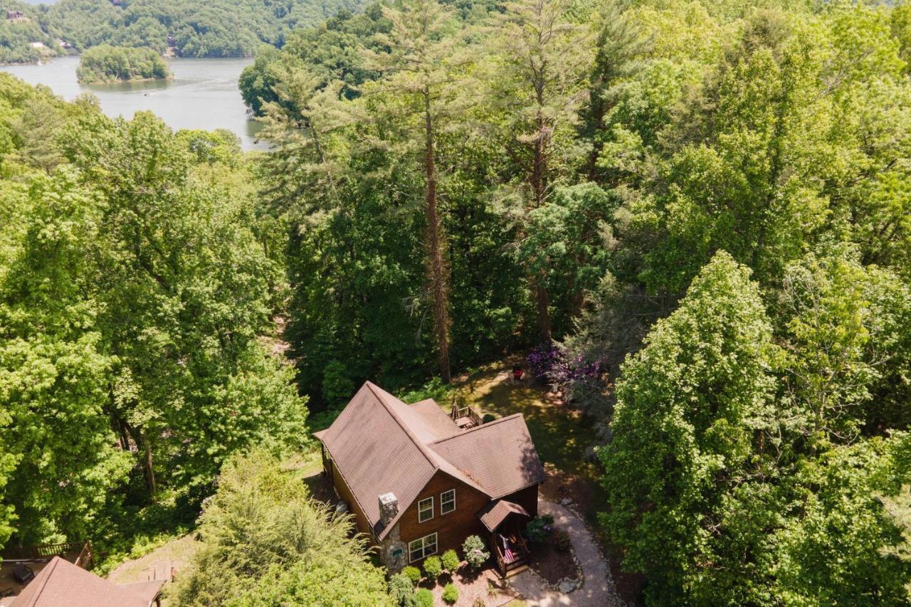 Tree Top Lodge: Lakeside Cabin Retreat with Hot Tub and Mountain Views Butler Exterior photo