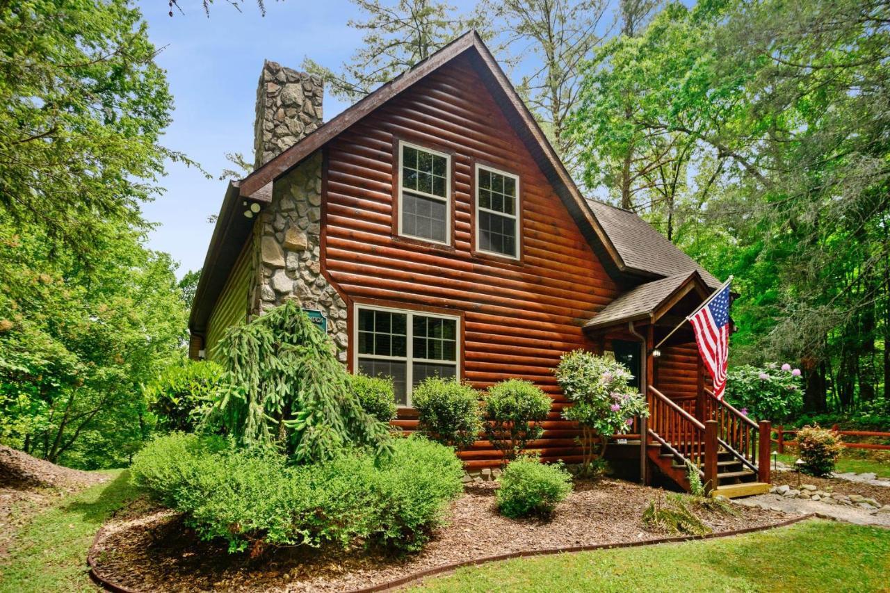 Tree Top Lodge: Lakeside Cabin Retreat with Hot Tub and Mountain Views Butler Exterior photo