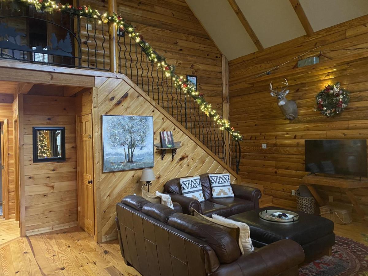 Tree Top Lodge: Lakeside Cabin Retreat with Hot Tub and Mountain Views Butler Exterior photo